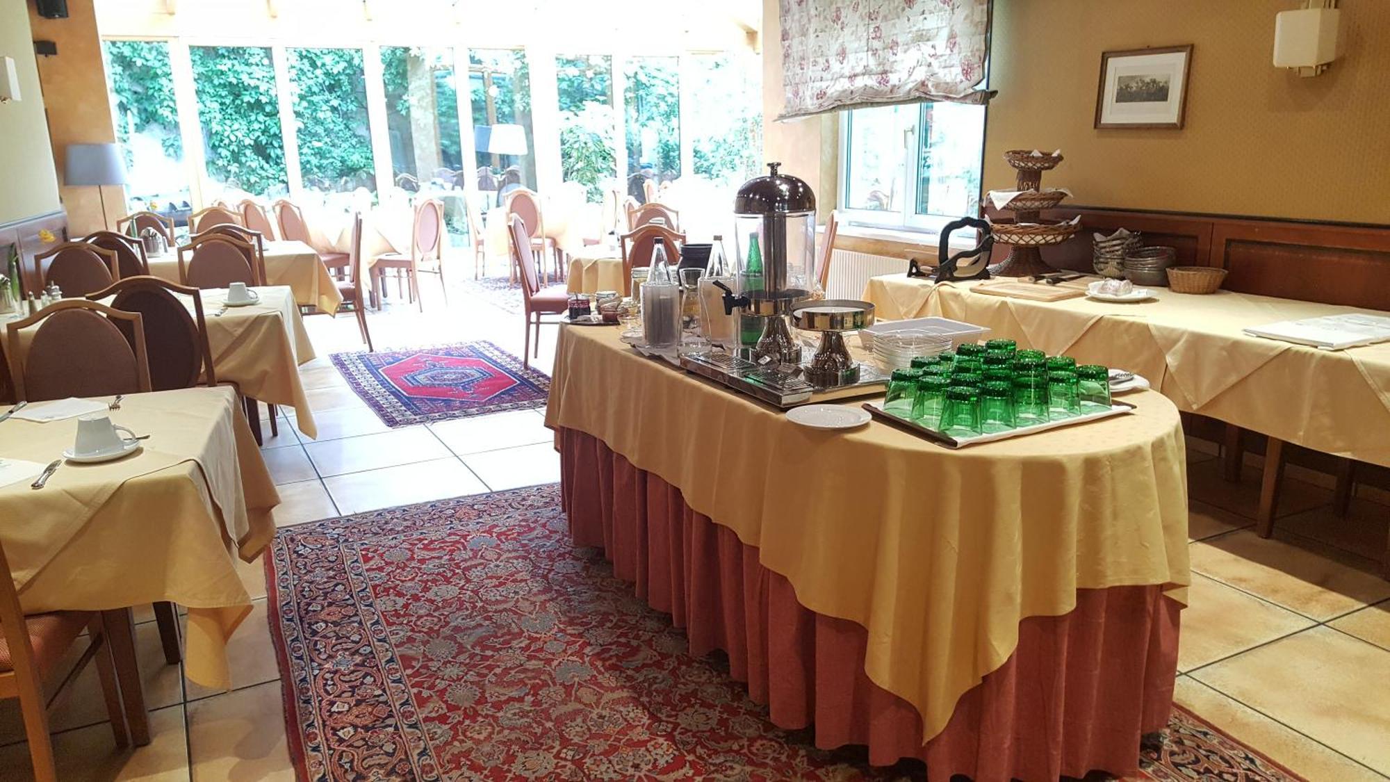 Landhotel Jagdhof Гунтрамсдорф Екстериор снимка